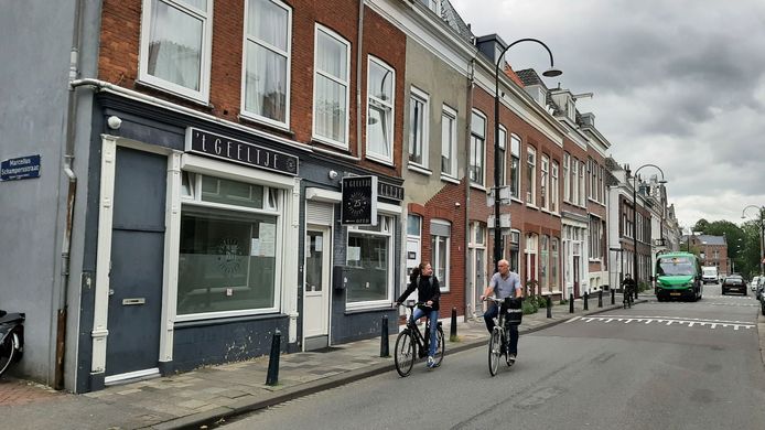 Coffeeshop 't Geeltje aan de Sint Jorisweg in Dordrecht. Momenteel is de zaak gesloten vanwege vakantie van de eigenaar.