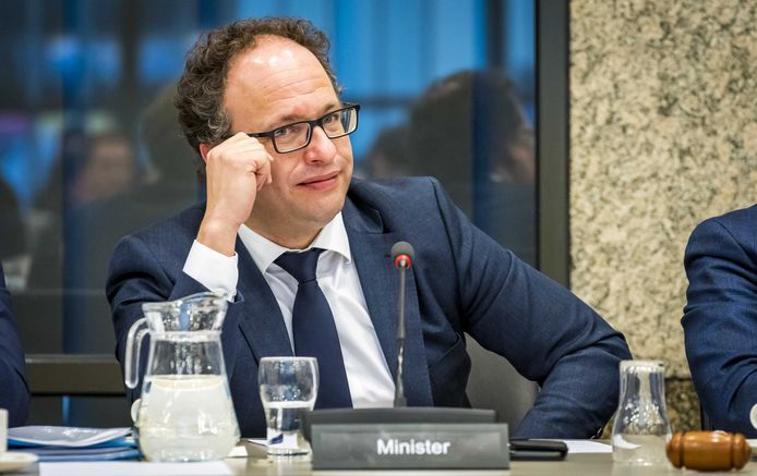 Minister Wouter Koolmees tijdens het algemeen overleg over pensioenonderwerpen in de Tweede Kamer.