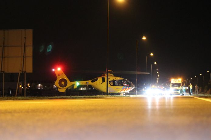 Traumahelikopter landt bij afrit A1 voor medisch incident met baby in woning Gemzenstraat