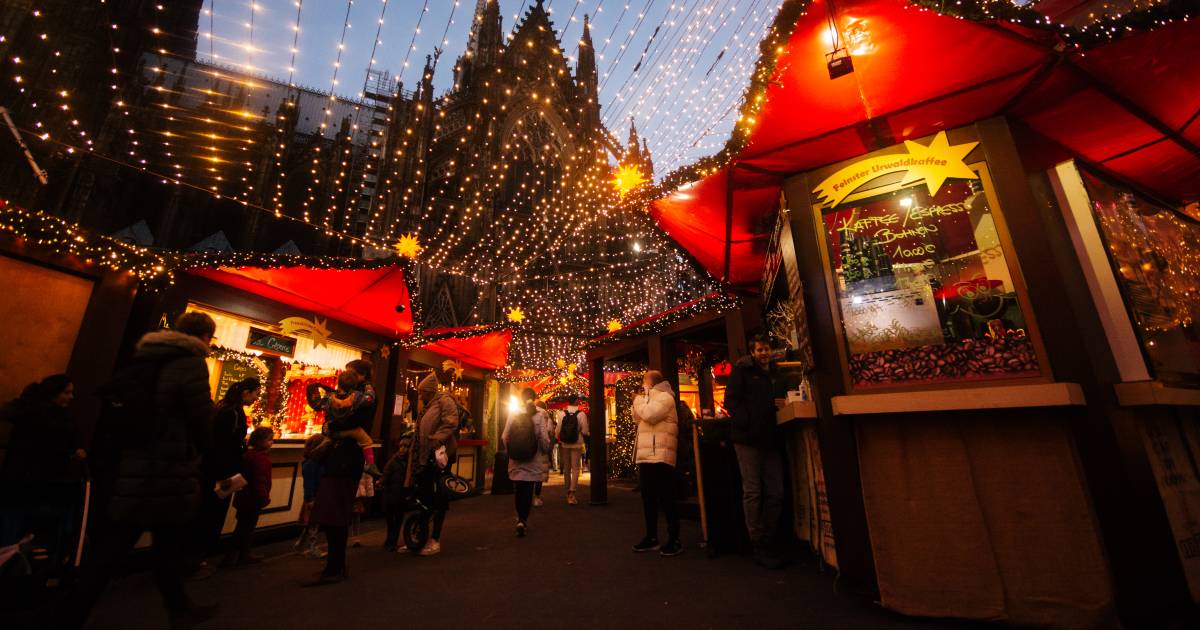 Should you go to the Christmas markets in Lille, Aachen, Cologne and Düsseldorf by train, bus or car?  And what does that cost?