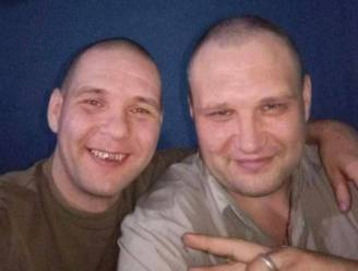 “Vriendjes”: Russische kannibaal en moordenaar lachend op de foto in Oekraïne