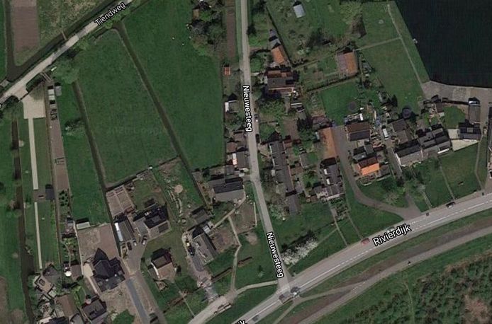 De Nieuwesteeg in Boven-Hardinxveld van bovenaf gezien
