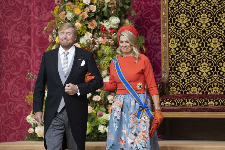 Koning Willem-Alexander en koningin Máxima op Prinsjesdag, na afloop van het voorlezen van de Troonrede in de Grote Kerk.  Beeld ANP