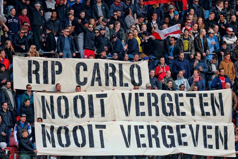 Een spandoek in de Arena ter nagedachtenis aan Picornie. Beeld ANP