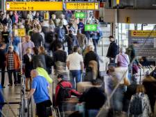 Schrappen vakantievluchten op Schiphol komt snel dichterbij: ‘Oplossing vinden lukt ze niet’