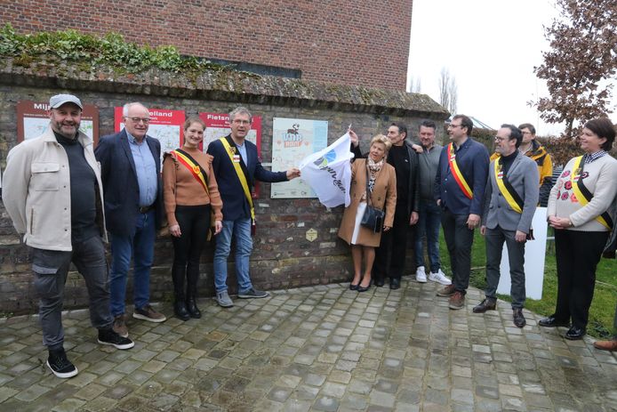 De nieuwe VDB-route werd geopend aan de startplaats in Kemmel.