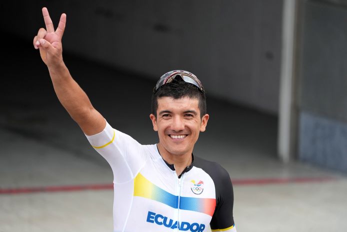 Een stralende lach bij Richard Carapaz na zijn overwinning in de wegwedstrijd.