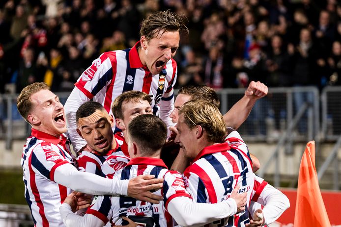 Willem II scoort tegen ADO Den Haag.