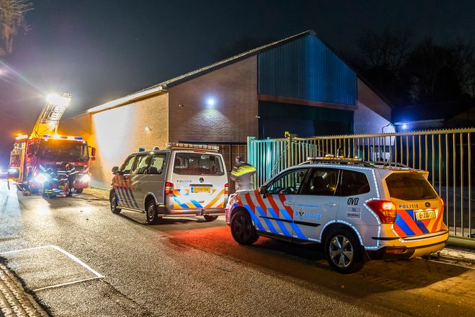 Politie stuit op hennepkwekerij in Oosterhout.