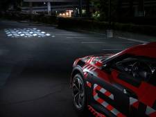 Audi e-tron Sportback projecteert ‘lichttapijt’ voor auto