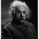 Een mopperige, xenofobe, maar ook blije, lichtvoetige Einstein op reis
