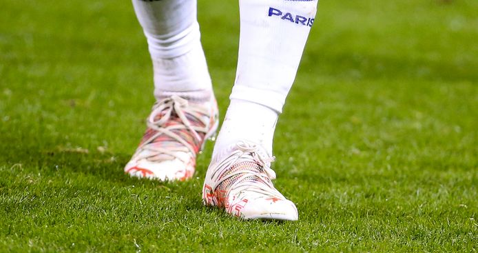 Neymar speelt tegenwoordig met schoenen van het merk Puma.