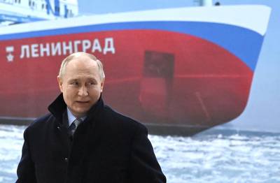 Vladimir Poutine lance la construction d’un nouveau brise-glace nucléaire