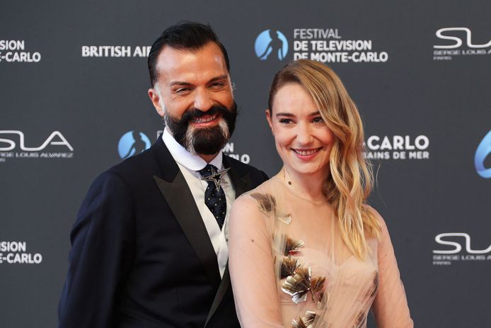 L'actrice belge Déborah François et le créateur français Julien Fournie.