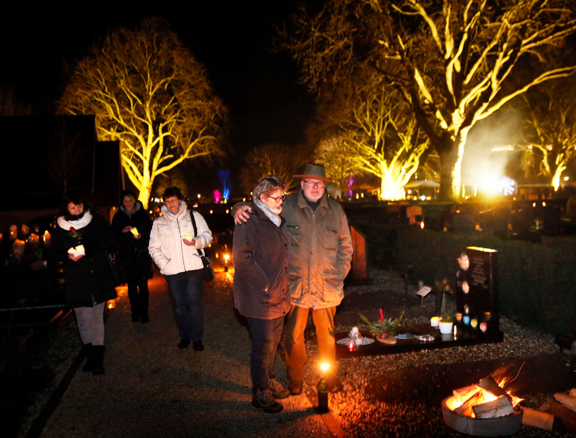 Lichtjesavond in 2017 op de begraafplaats in Leerdam.