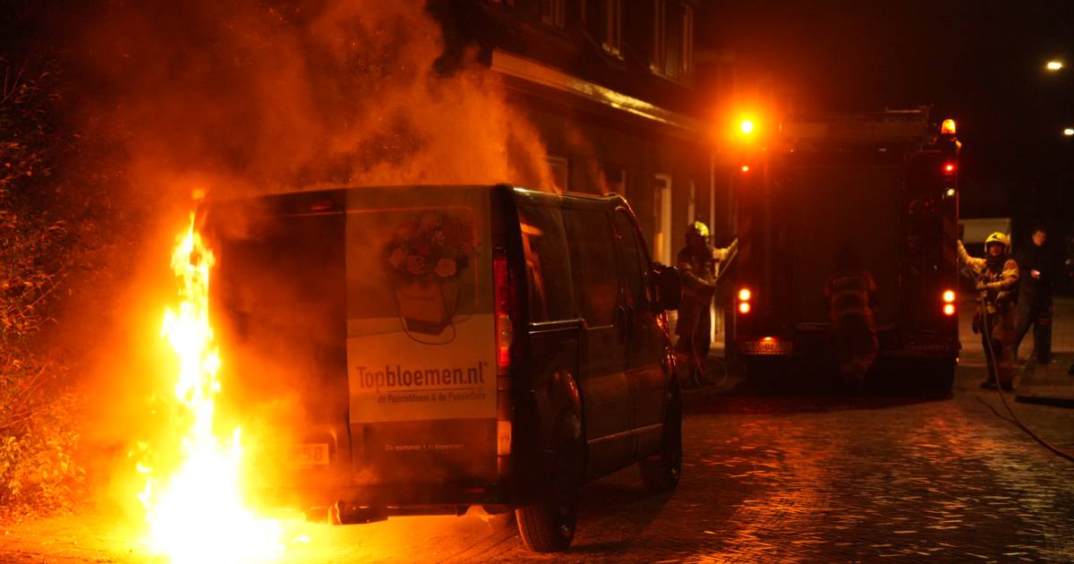 Brand treft bus van bloemist in Velp: ‘Dit is gewoon een klotestreek’