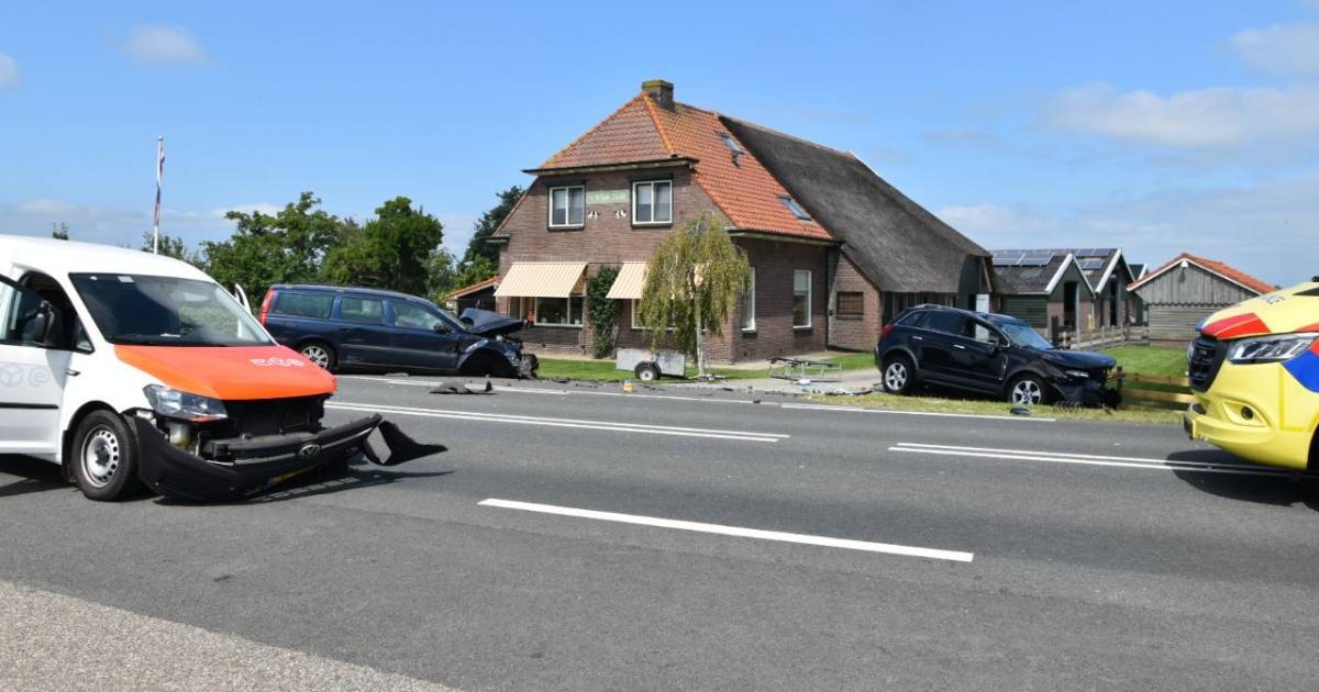 Ravage en gewonde door ongeluk met postbezorger in Wanneperveen.