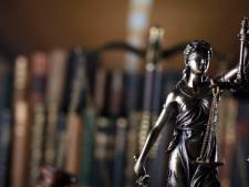‘Vader bracht me 250.000 euro contant’, zegt Nuenense verdachte (60)