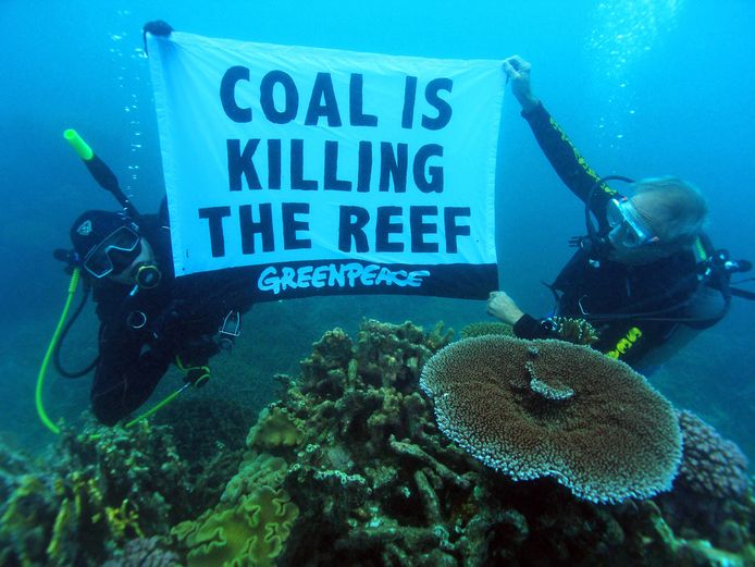 In 2008 voerde Greenpeace in het Great Barrier Reef al actie tegen de vervuiling door de mijnindustrie.