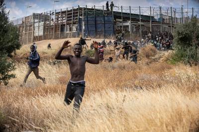 18 migranten omgekomen bij bestorming grenshekken Spaanse enclave in Marokko