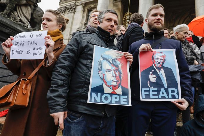 In Brussel wordt tegen de maatregelen van Donald Trump gedemonstreerd.
