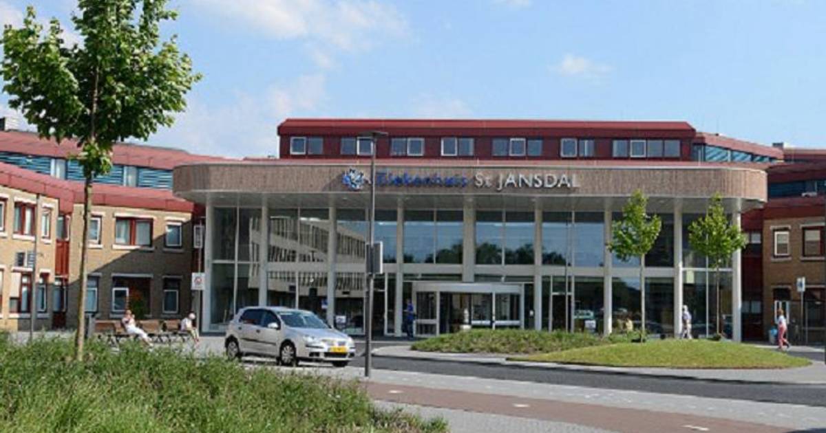 dakloze belg woont al half jaar in nederlands ziekenhuis omdat hij nergens anders terechtkan binnenland hln be