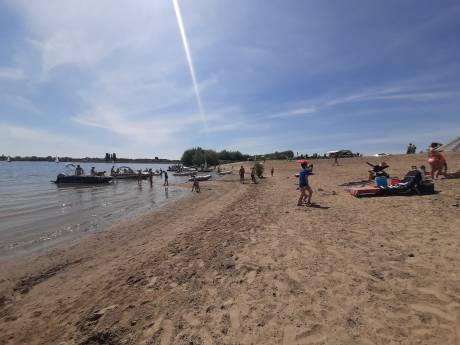 Politie treedt hard op tegen extreme overlast Rhederlaag: ‘Het is een keer klaar’