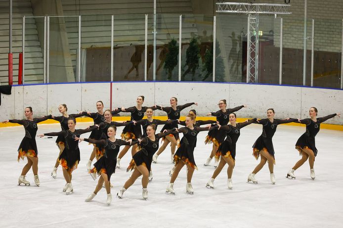 Kunstschaatsteam Ice United tijdens hun laatste training voorafgaand aan hun vertrek naar het WK in Amerika.