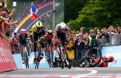 Mathieu van der Poel premier maillot rose du Giro: “Cela a fait vraiment mal”