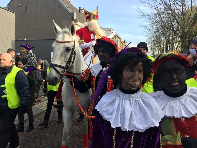 Sinterklaas is ook in Tilburg ‘Naar de Piushaven? Nee, het station