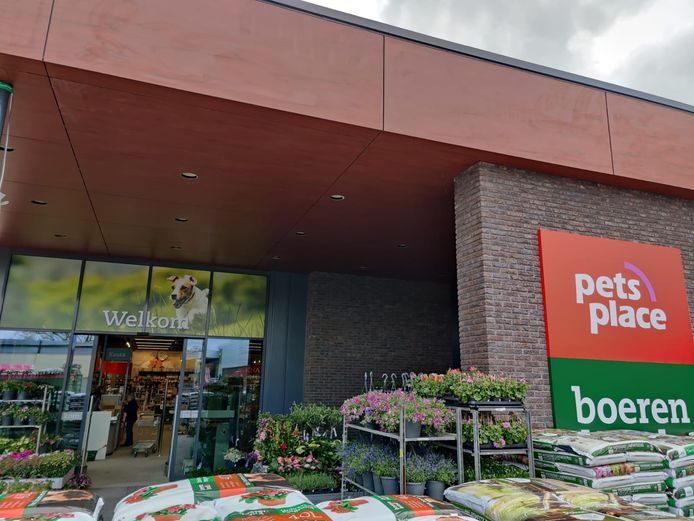 Boerenbond en Pets Place openen de nieuwe winkel op het KVLterrein in