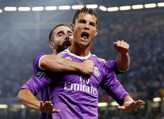 3juni: Maar dan staat Ronaldo op. De Portugees loodst Real met twee goals naar een klinkende 4-1-zege in Cardiff.