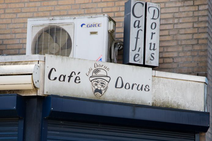 Café Dorus sluit de deuren op last van burgemeester Bruls.
