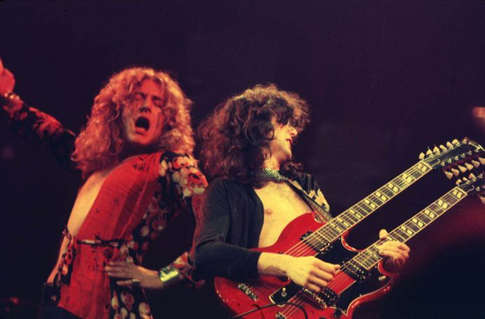 Robert Plant en Jimmy Page (links) van Led Zeppelin