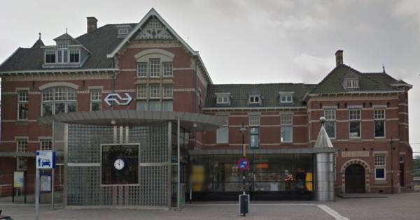 Stelletje is iets te intiem op station van Woerden - AD.nl