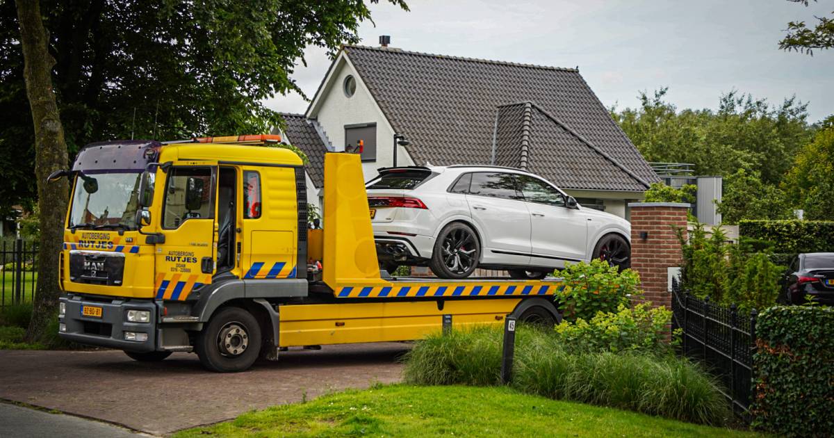 Auto’s weggesleept bij woning tijdens onderzoek naar corruptie