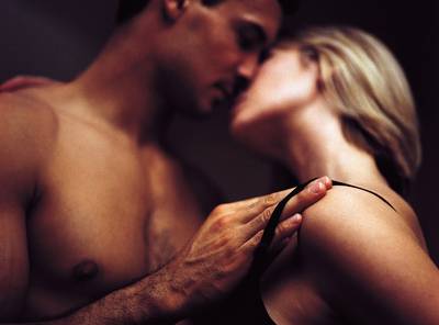 Seks op aanhanger achter bedrijfsbus in Lochem leidt tot rel