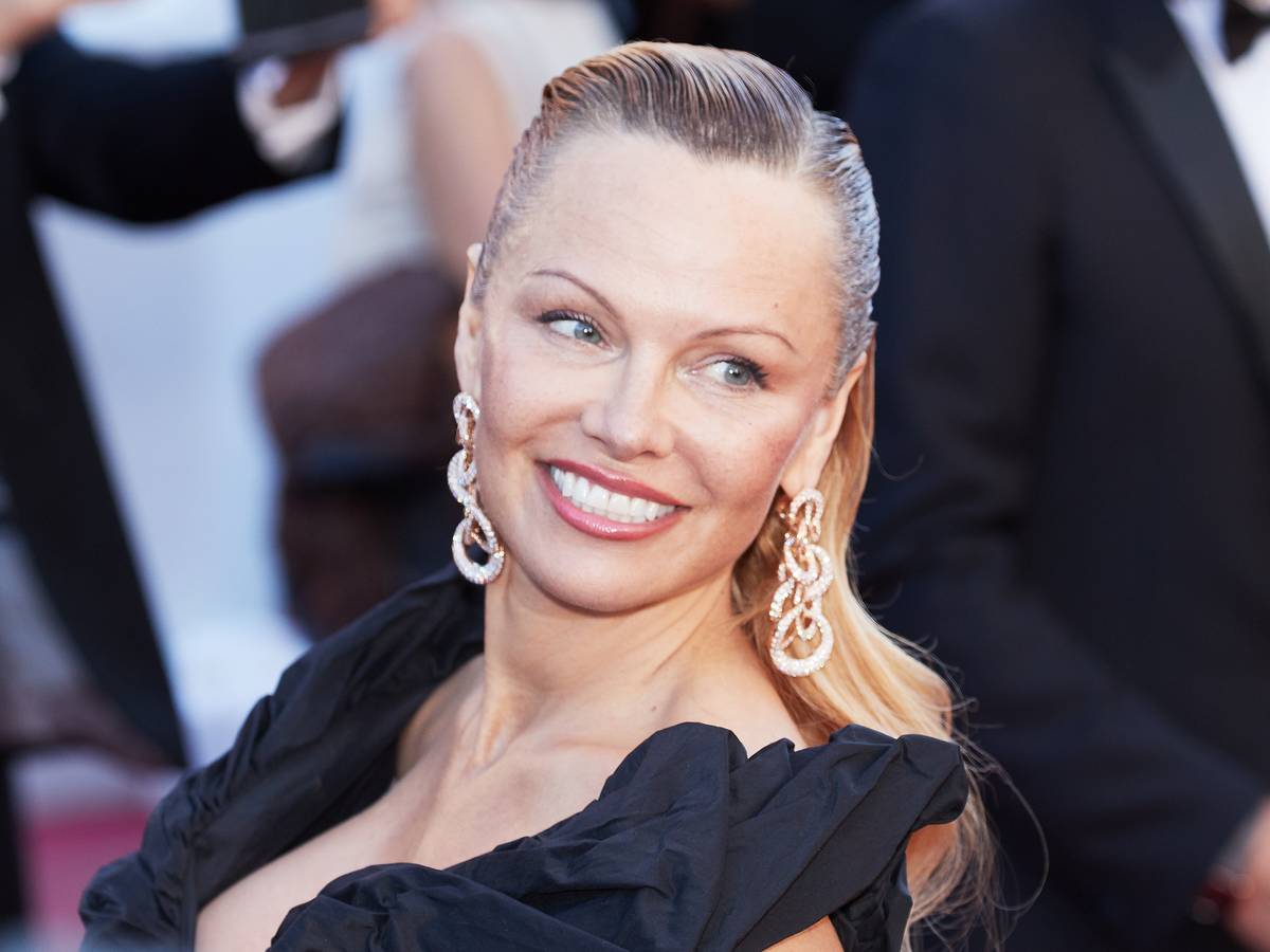 Pamela Anderson gaat voor natuurlijke look in Cannes | Show | ed.nl