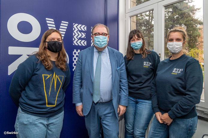 Burgemeester D'Haese en het OverKop-team