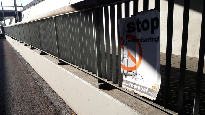 Poster Voorpost in de fietstunnel in Ede-Zuid.