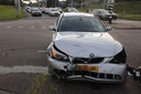 Bij een botsing op de kruising van de Frankhuizerallee in Zwolle raakte twee auto's zwaar beschadigd.