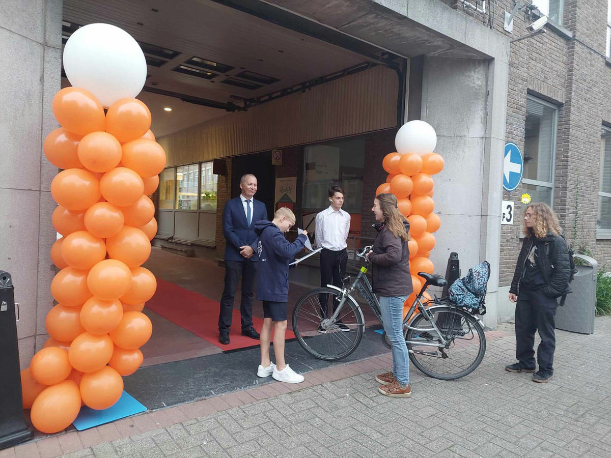 VTI legt team in de watten tijdens Dag van de Leerkracht | Foto | hln.be