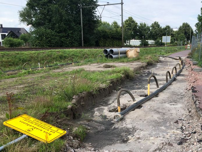 Het fietspad naast de Koningsoordlaan in Berkel-Enschot gaat volgens planning weliswaar begin augustus open, maar later opnieuw dicht