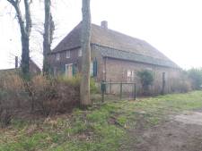 Eigenaar wil boerderij platstoten, gemeente niet: ‘Inderdaad armoedig, maar dat is juist extra waarde’ 