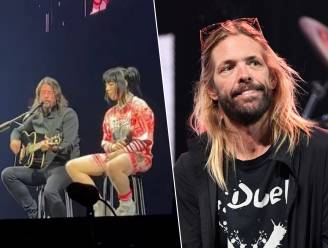 KIJK. Billie Eilish en Dave Grohl brengen eerbetoon aan overleden Foo Fighters-drummer Taylor Hawkins