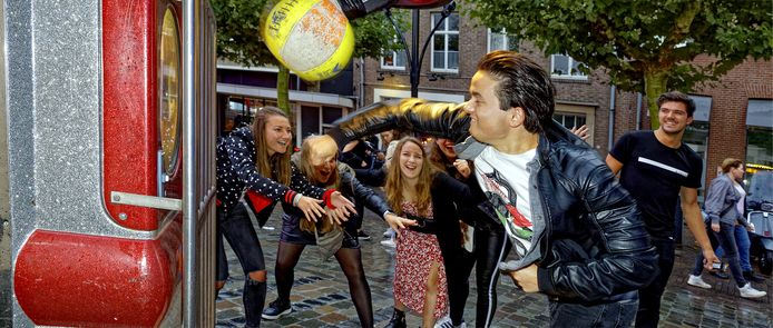 Er wordt op de kermis in Boxtel de laatste jaren niet alleen tegen een boksbal geslagen.