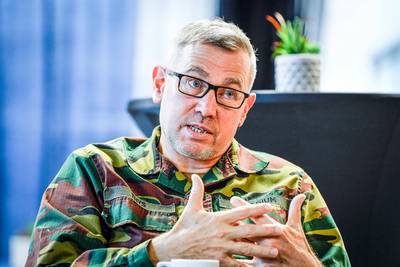 Oud-luitenant-generaal Marc Thys: “Als er vandaag oorlog uitbreekt moet Belgisch leger na enkele uren met stenen beginnen werpen”