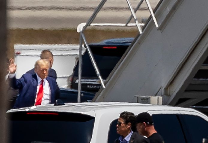 In de Verenigde Staten is de voormalige president Donald Trump geland op de luchthaven van New York.
