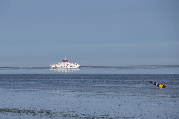 HOLWERD - De veerboot vaart van Holwerd naar Ameland.