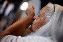 Terezinha das Gracas (73) kust haar gratis tattoo.
